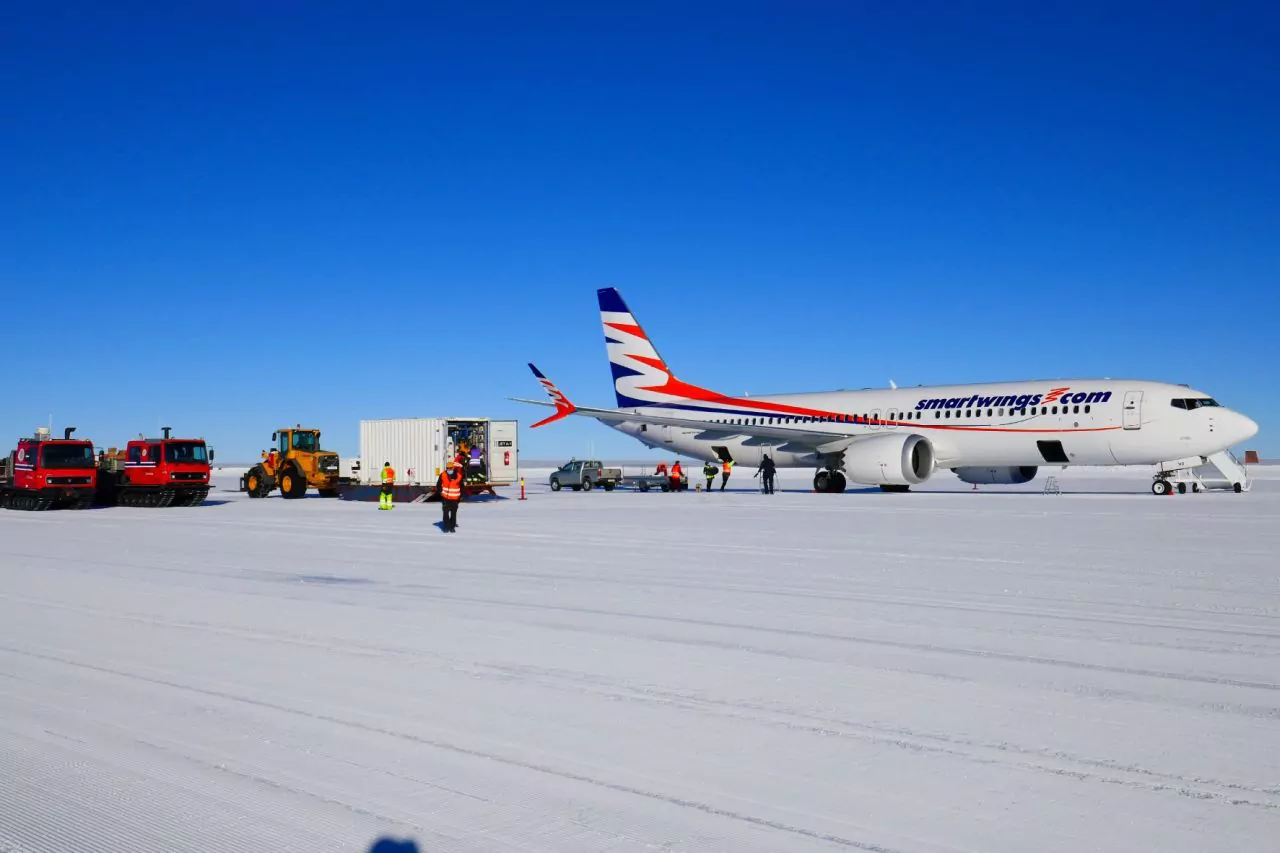 Czech Airlines is the first in the world to land in Antarctica on a Boeing MAX - My, Aviation, Czech, Airplane, Antarctica, Flight, Longpost