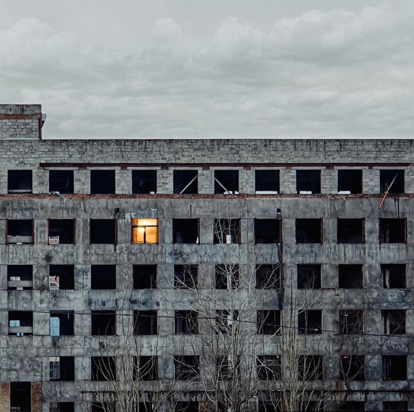 Доступное жильё - Моё, Заброшенный дом, Мобильная фотография, Свет в окне, Киев, Snapseed