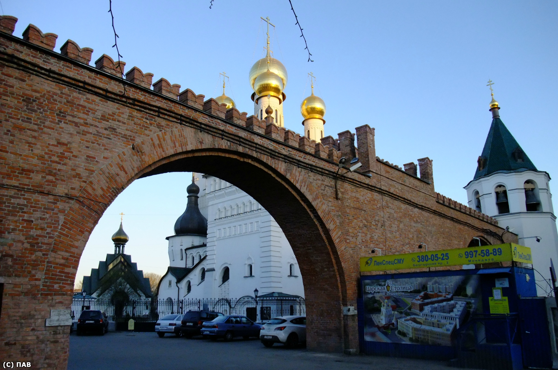 кремлевская стена в санкт петербурге