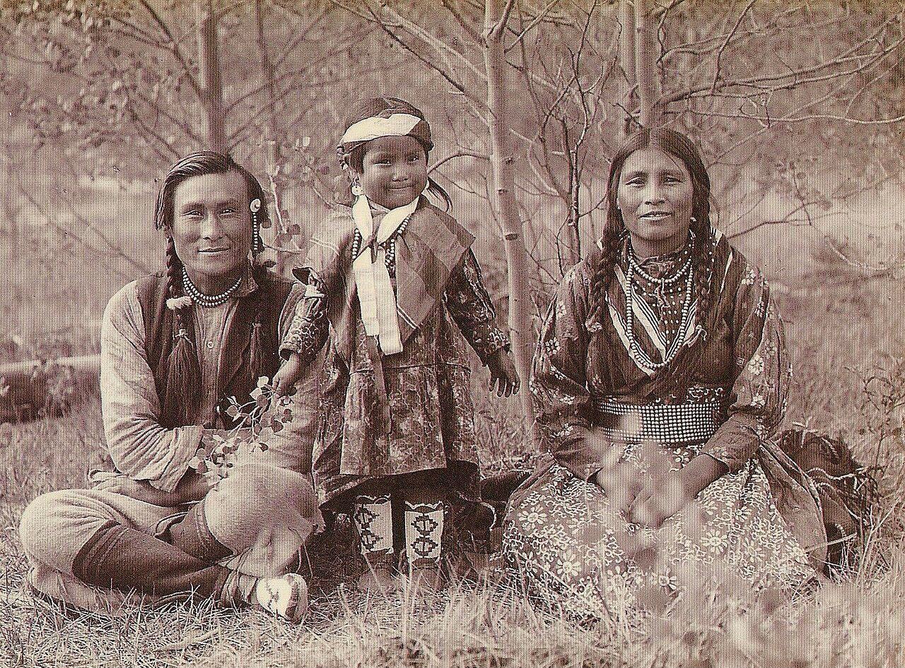 Native Americans 1907 - Family, Black and white photo, The americans, Story, Old photo