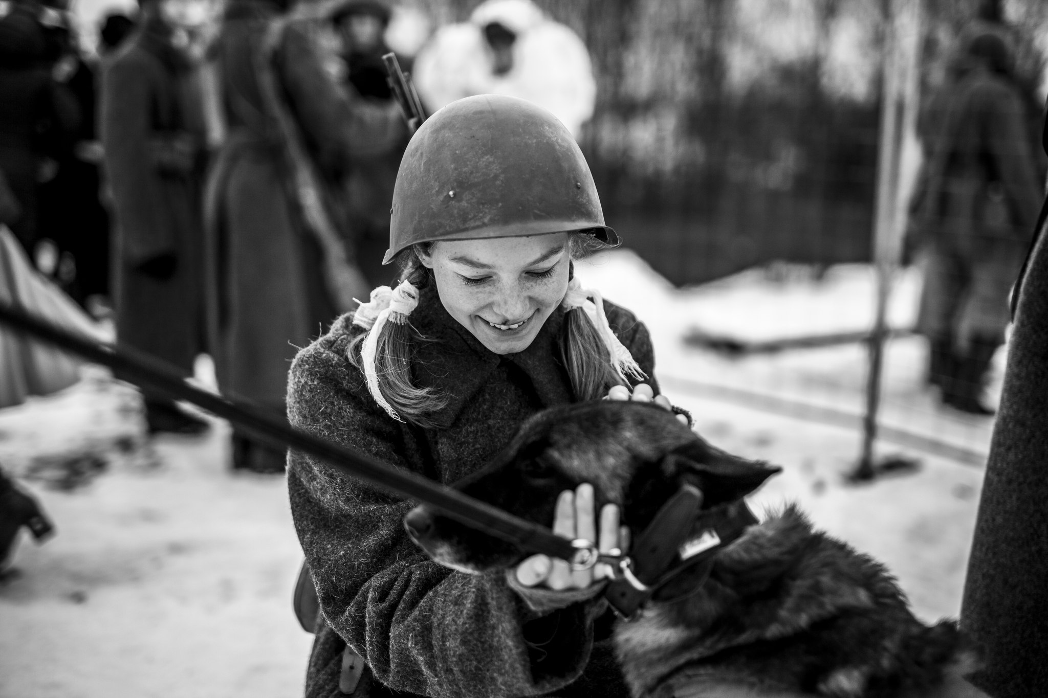 Милота на реконструкции - Моё, Фотография, Черно-белое фото, Начинающий фотограф, Canon, Реконструкция, Великая Отечественная война, Длиннопост