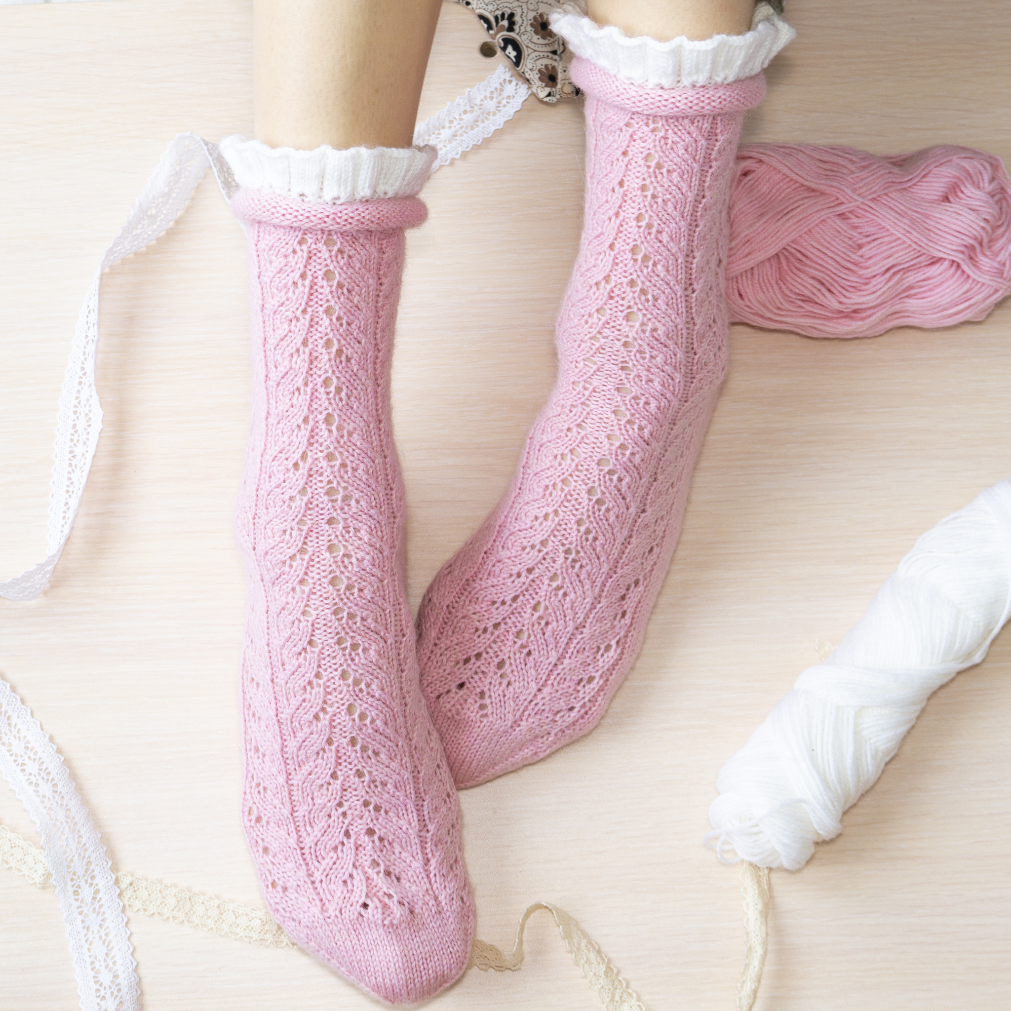 Ажурные носки спицами. 5 моделей с описанием и схемами