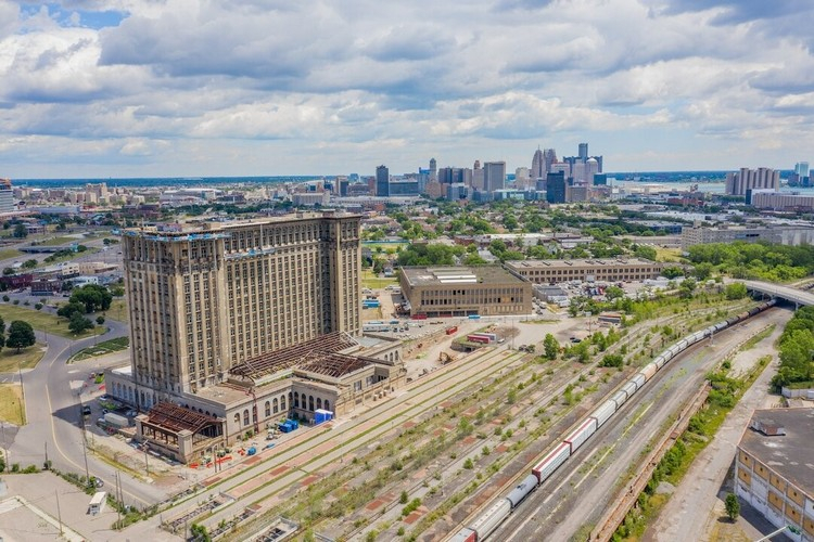 Ford and Google will turn an abandoned train station in Detroit into a center for the development of electric vehicles and autonomous driving systems - news, Google, Ford