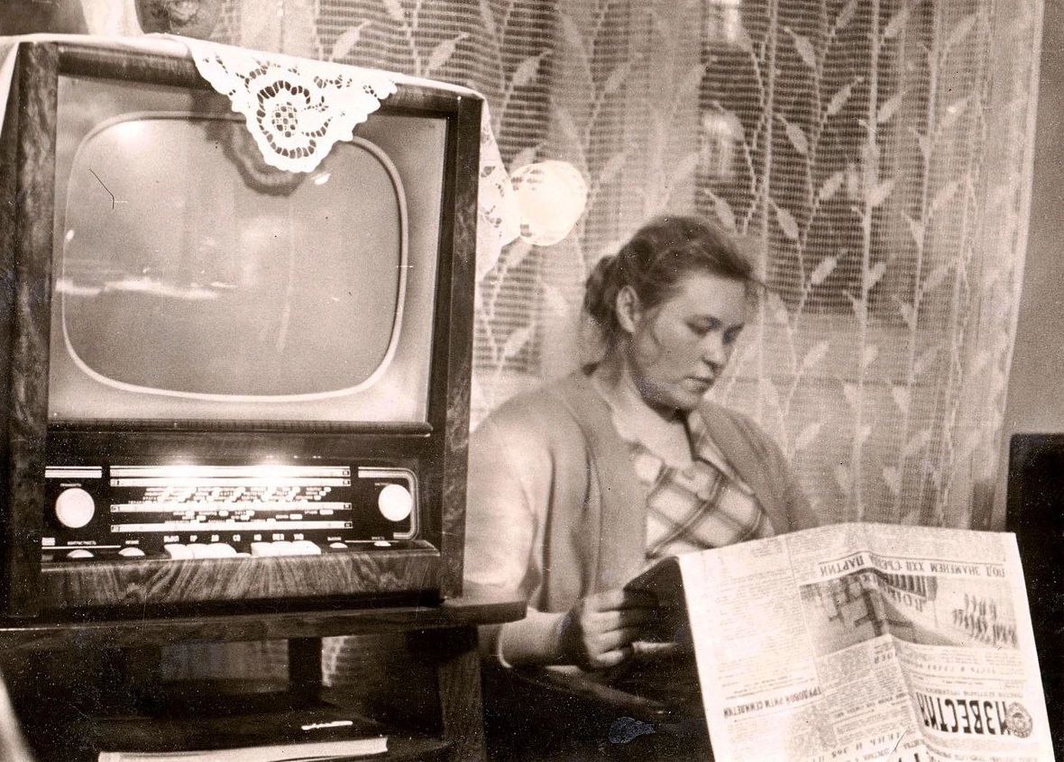 Wipes on the TV - TV set, Retro, Napkins, The photo, How it was, Past, Childhood, the USSR, Longpost, Who knew?, Soviet cinema, Screen, Why?, Atypical grandmother