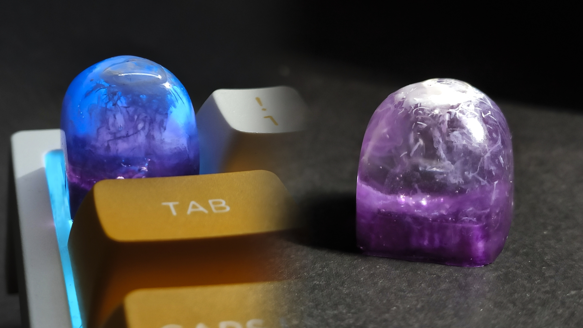 Custom buttons on the keyboard - My, Keyboard, Gaming Keyboard, Esc, Escape, Caps, Customization, Castom, Resin, Epoxy resin, Device, Longpost, Paws