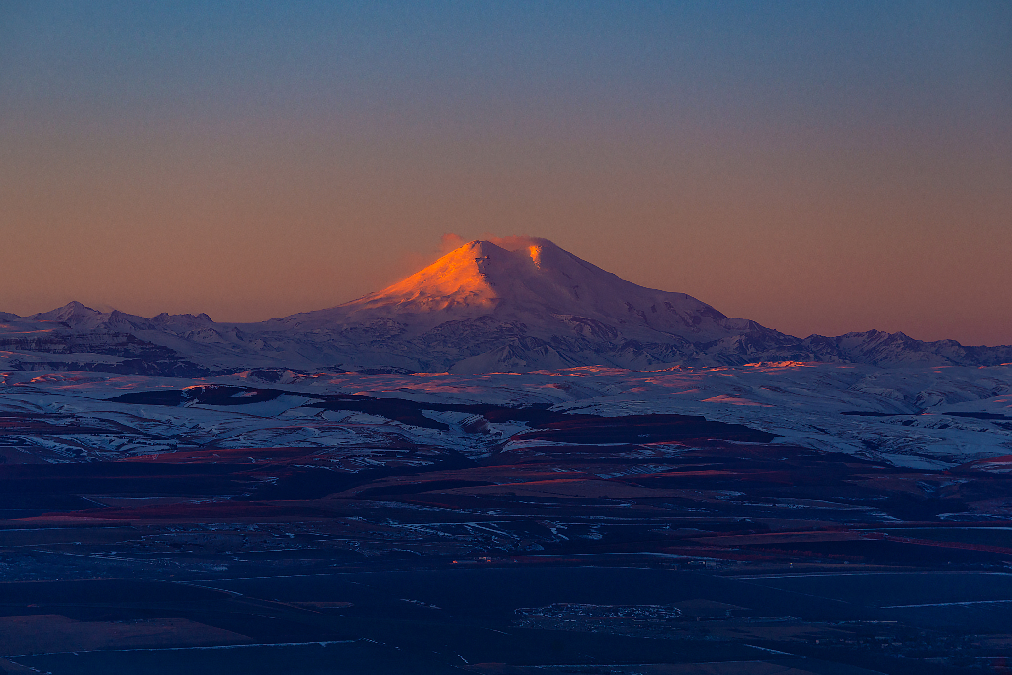 How Elbrus picked up a hat for himself - My, Elbrus, Clouds, Sky, Landscape, Caucasus, Longpost, The photo