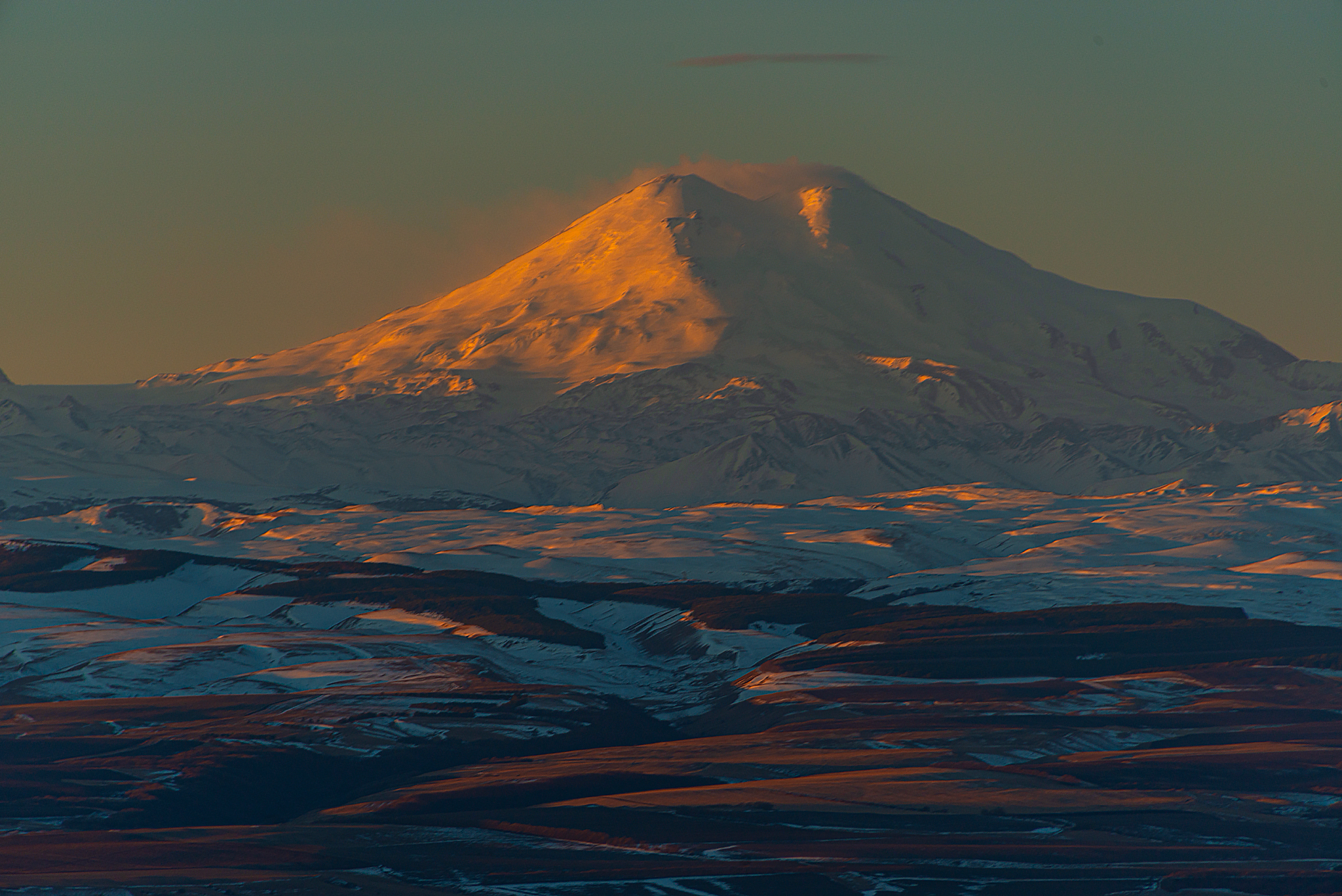 How Elbrus picked up a hat for himself - My, Elbrus, Clouds, Sky, Landscape, Caucasus, Longpost, The photo