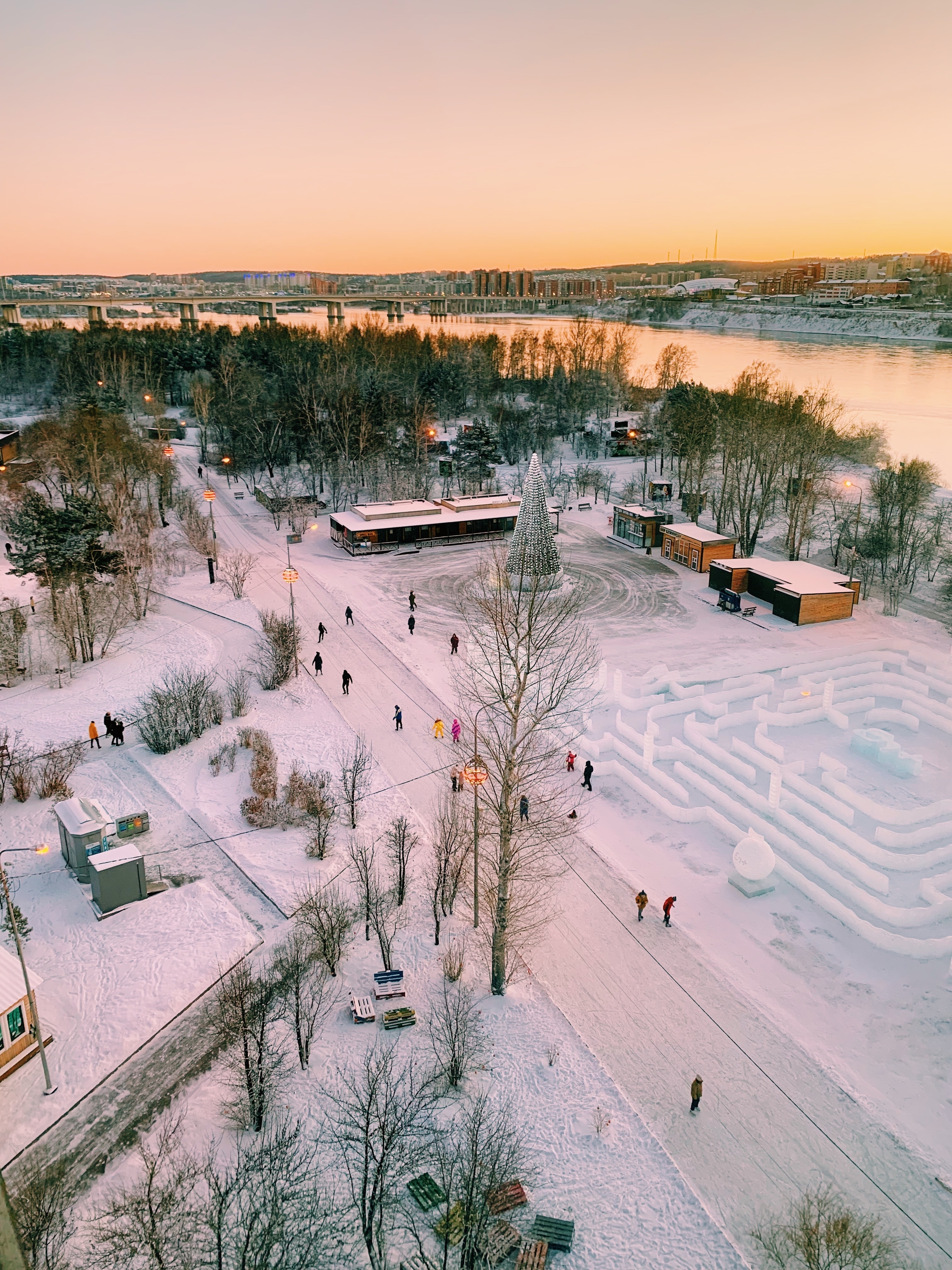 Park-skating rink in Irkutsk - My, Irkutsk, Winter, Sunset, Mobile photography, Ice rink, Longpost