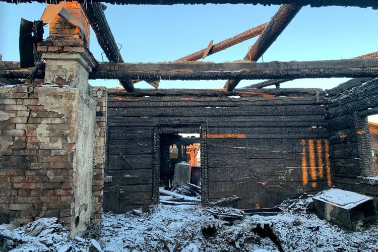 A teacher came to a village in the Irkutsk region for lifting and burned alive in a house with old wiring. - Negative, Irkutsk region, Fire, Death, Teacher, Contract, Wiring, Ministry of Emergency Situations, Longpost