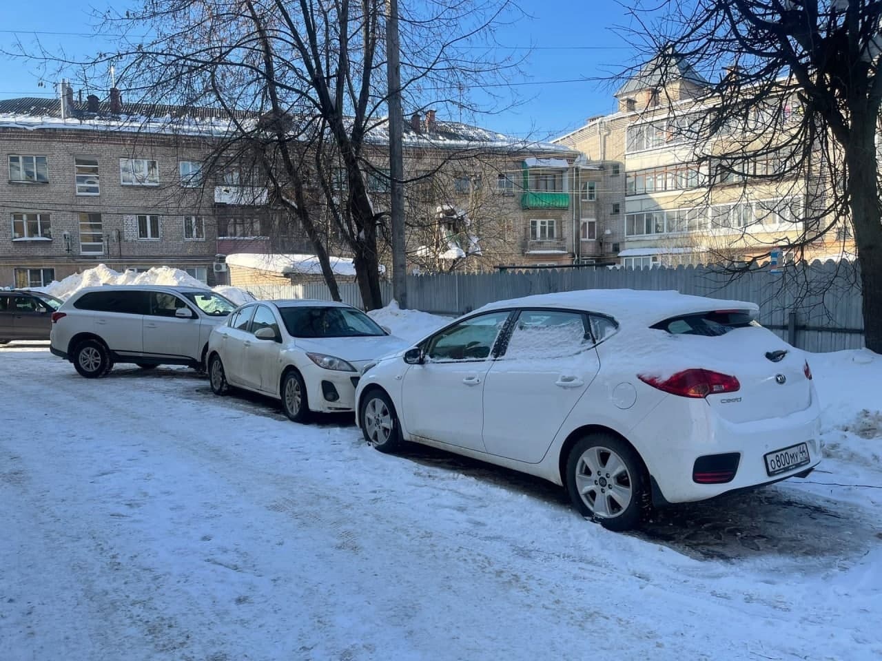 Сотрудница администрации намеренно заблокировала чужое авто на 3 дня |  Пикабу