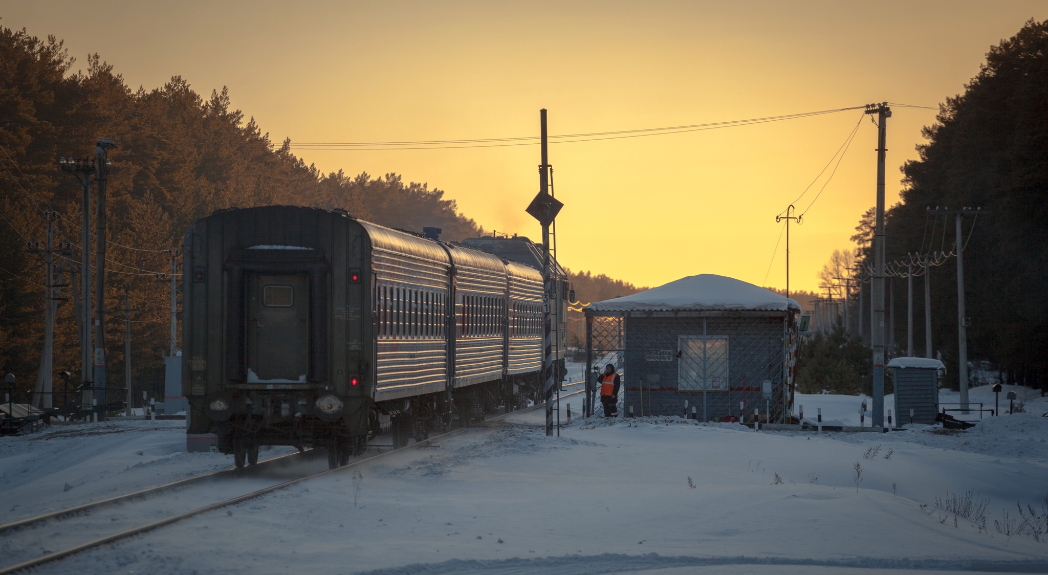 Going into the sunset - My, The photo, A train, Railway, Railroad crossing, Landscape, Fuck aesthetics, freezing