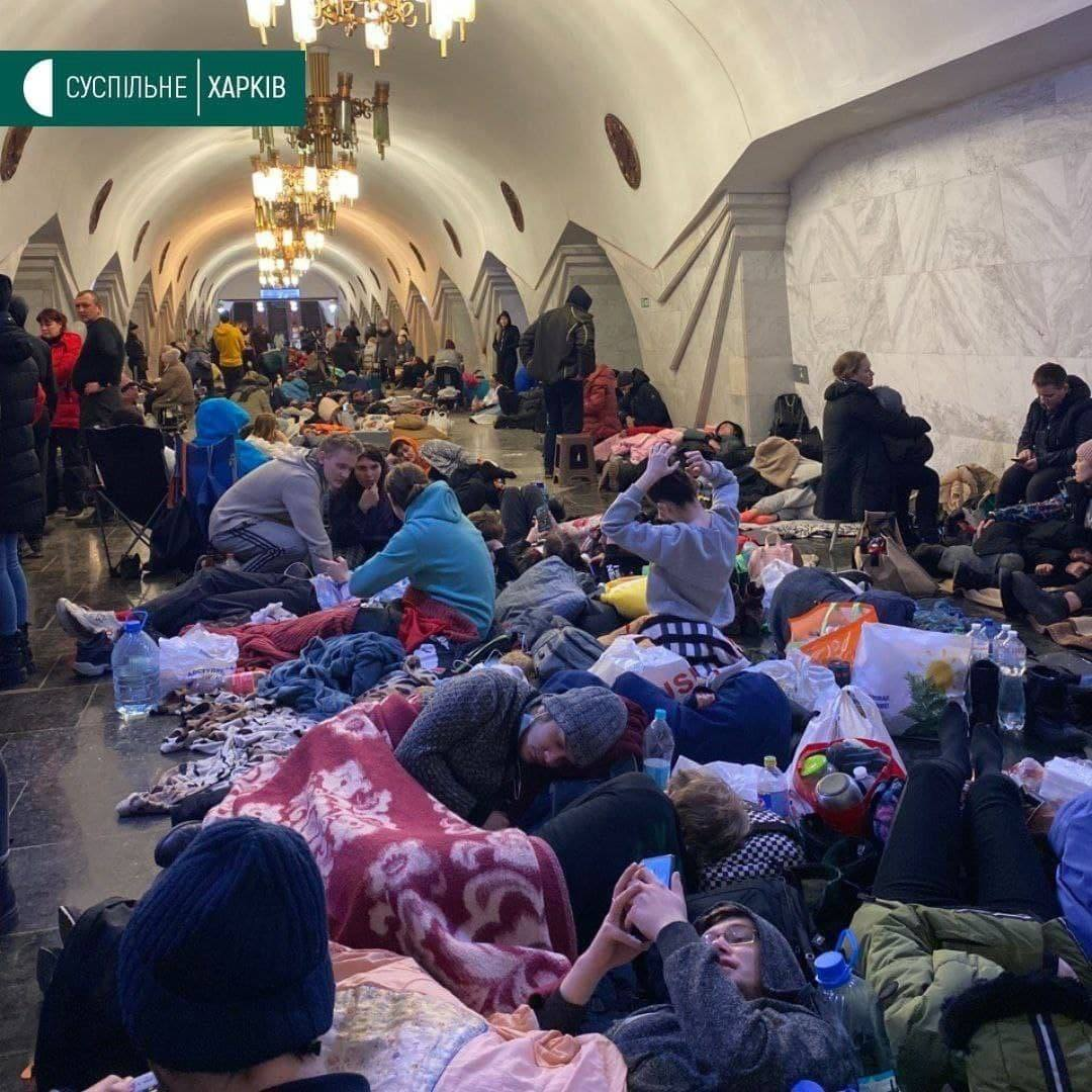 Метро Харькова сейчас. Люди прячутся от бомб | Пикабу