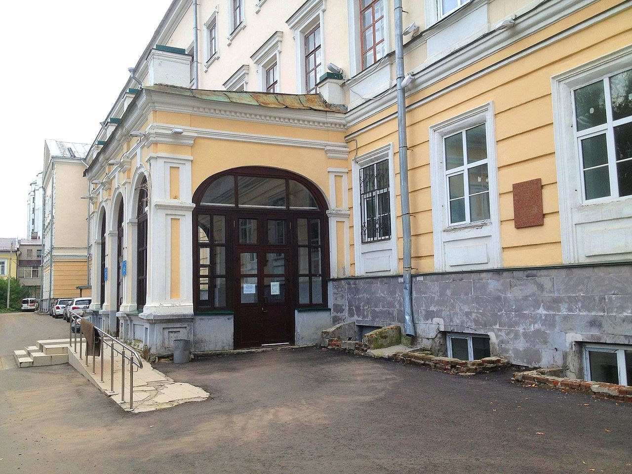 The building of the Kazan Theological Academy (Nikolai Ershov, 2) - Architecture, Monument, Town, sights, Church, Temple, The park, Bridge, Kazan, Old man, Longpost, 