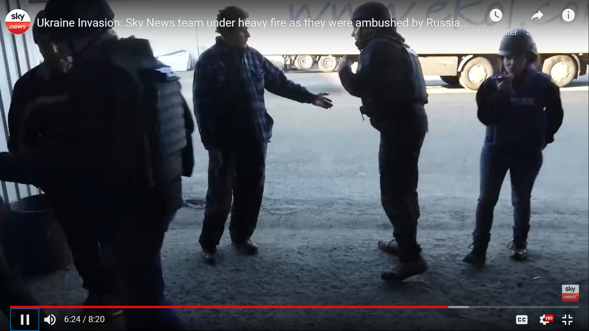 Британские журналисты попали под обстрел | Пикабу