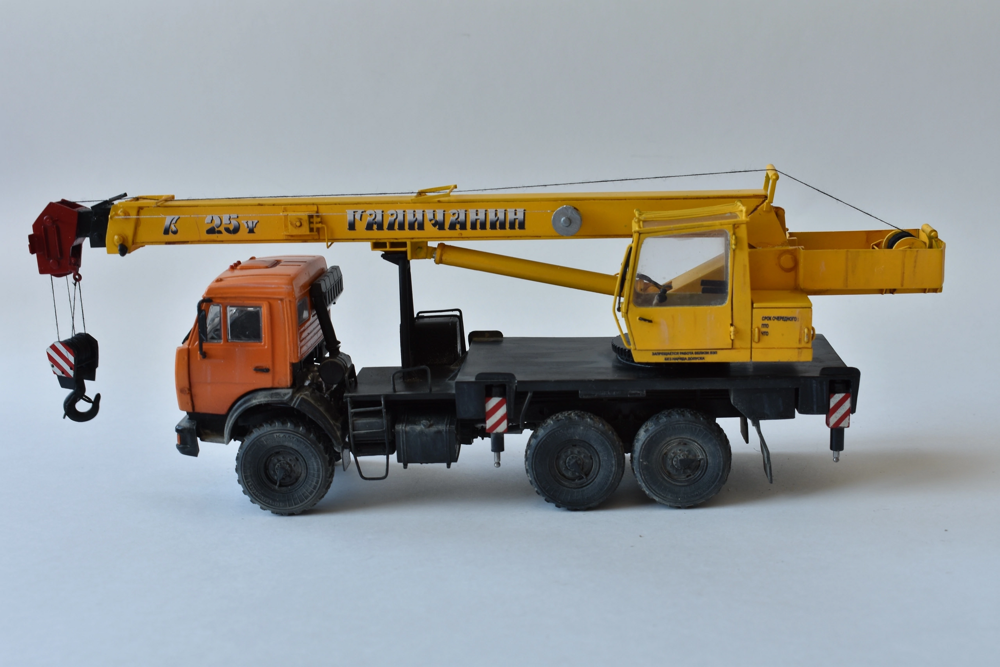 Truck crane KS-55713-5, part 2 - My, Modeling, Scale model, Stand modeling, Homemade, Collecting, Truck crane, Kamaz, Longpost, 