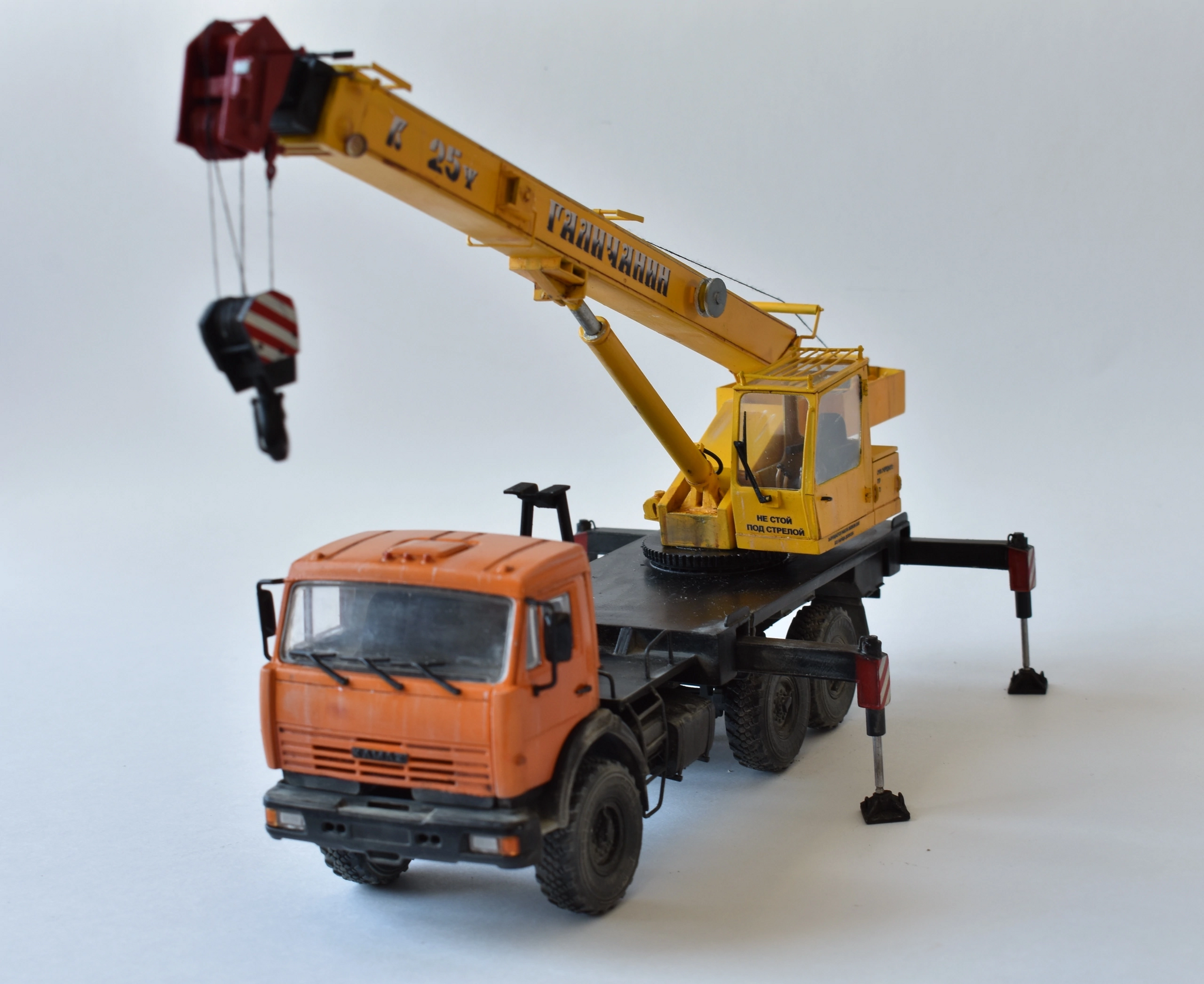 Truck crane KS-55713-5, part 2 - My, Modeling, Scale model, Stand modeling, Homemade, Collecting, Truck crane, Kamaz, Longpost, 