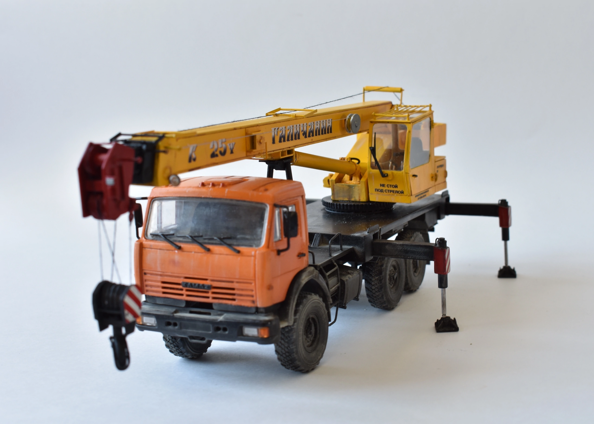 Truck crane KS-55713-5, part 2 - My, Modeling, Scale model, Stand modeling, Homemade, Collecting, Truck crane, Kamaz, Longpost, 