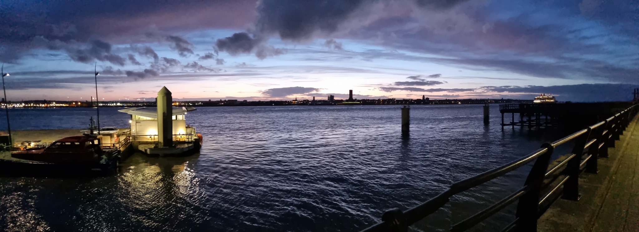 Liverpool , promenade , steamship Borealise
 - My, Liverpool, Street photography, Liverpool FC, Longpost, 