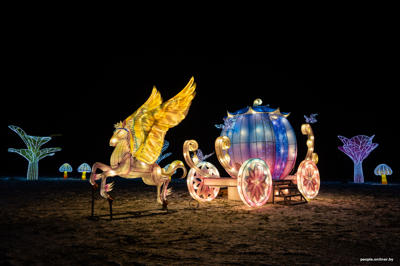 A festival of lanterns is held in Minsk. Look at this magic - Republic of Belarus, Professional shooting, Modern Art, Lamp, beauty, Onliner by, Longpost, 