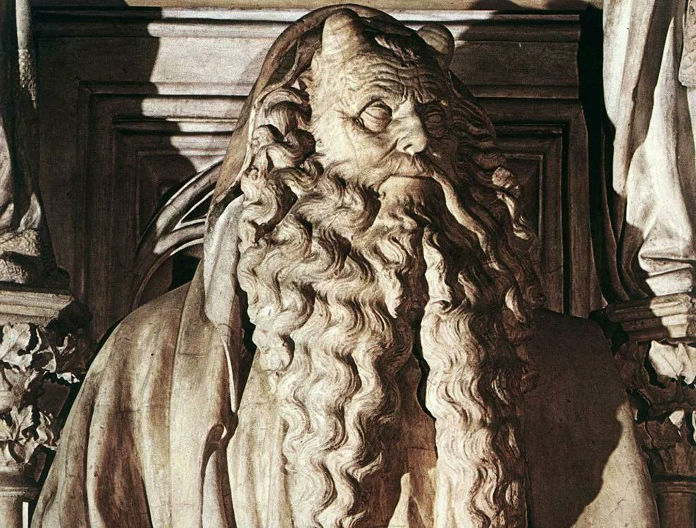 Кем был Моисей и почему он часто изображается с рогами?