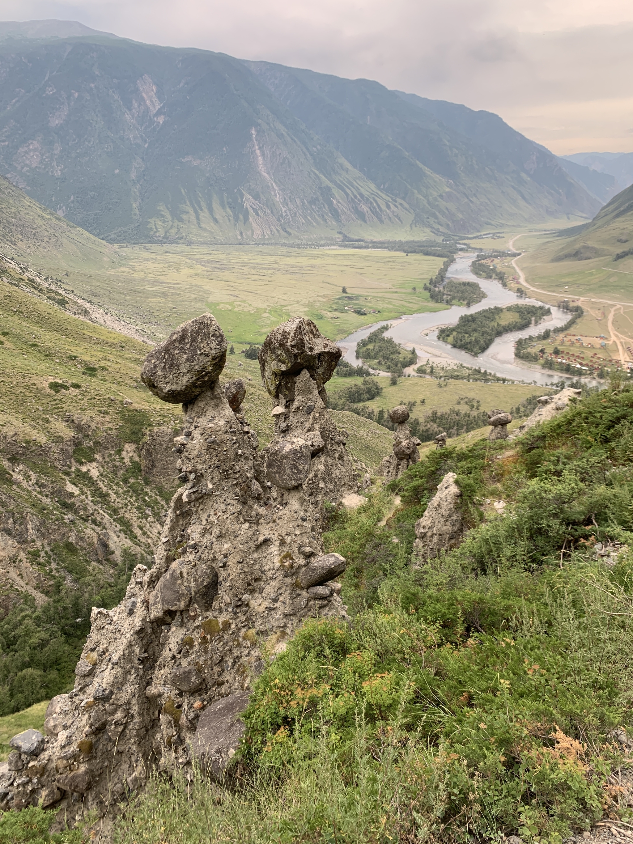 Каменные грибы и вид на долину реки Чулышман - Моё, Чулышман, Мобильная фотография, Республика Алтай, 