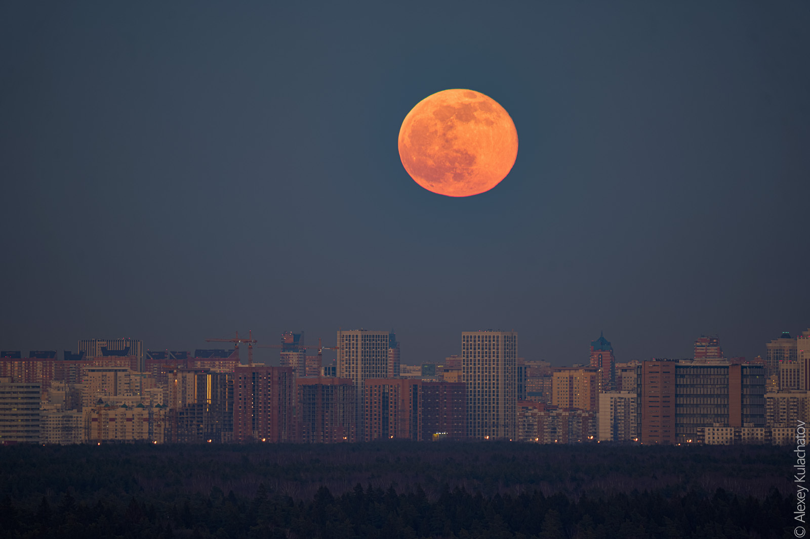 Moonrise over New Moscow - My, moon, Moscow, New Moscow, Odintsovo, Sunrise, Full moon, The photo, 