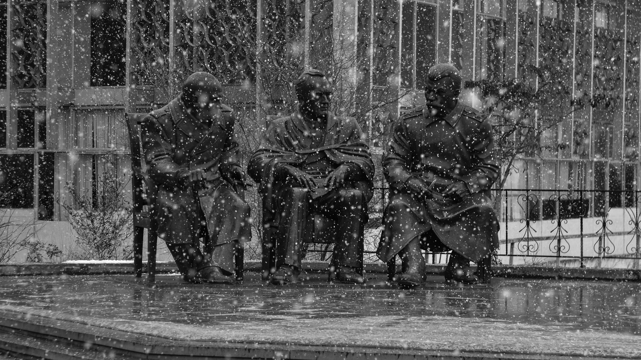 Churchill, Roosevelt, Stalin - My, Black and white photo, Monument, Helios44-2, 