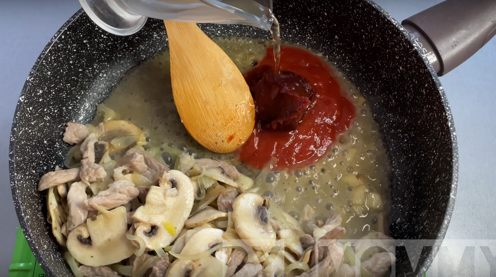 Spaghetti with meat and kochudian sauce - a recipe for delicious spaghetti in Korean style - My, Cooking, Preparation, Recipe, Video recipe, Dinner, Dinner, Spaghetti, Paste, Noodles, Spicy sauce, Korean food, At home, Meat, Meat eaters, Mushrooms, Champignon, Appetizing, Spicy, Sauce, Video, Youtube, Longpost, 