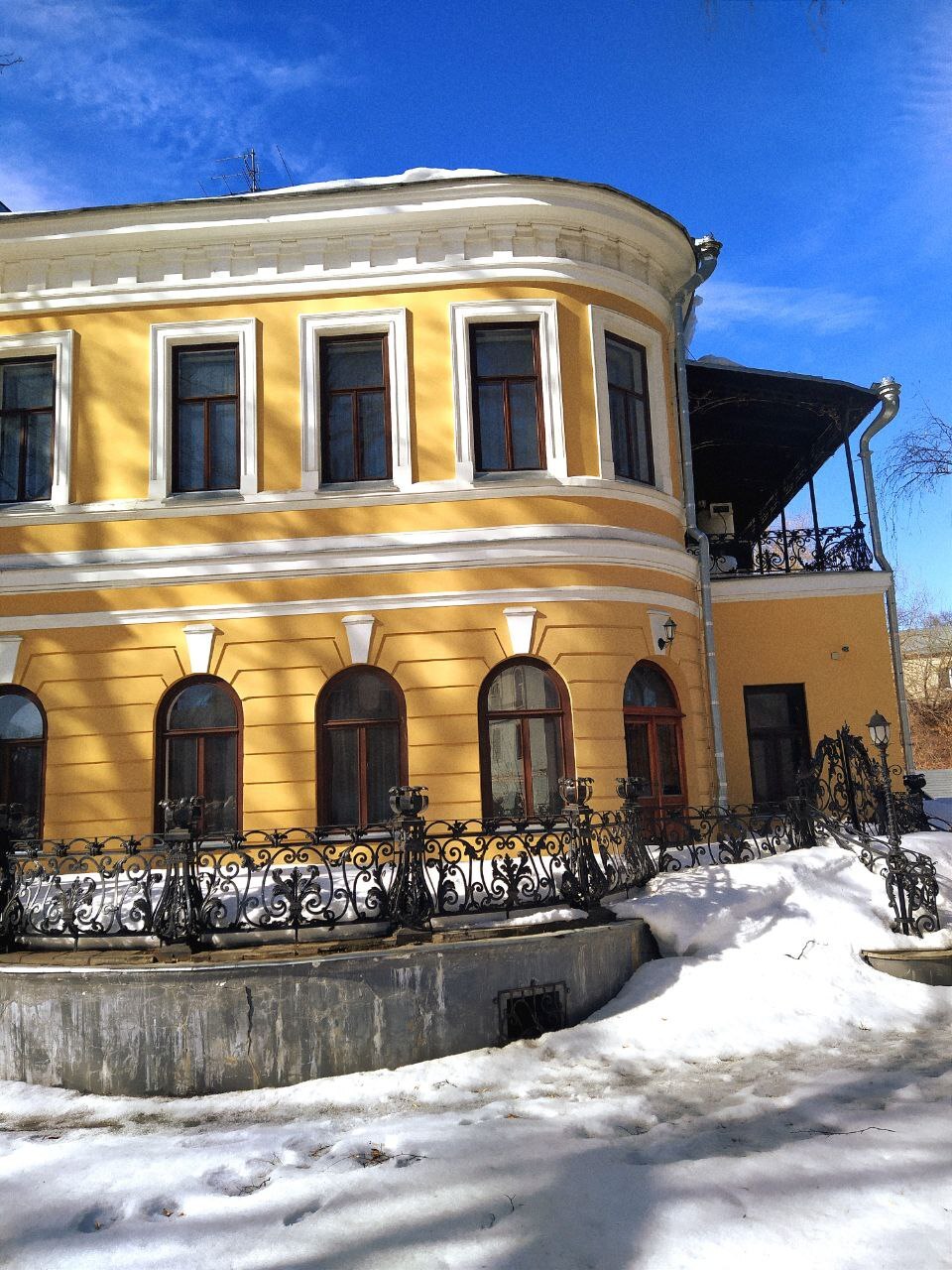 M.I. Okonishnikov House (Kazan, Mushtari, 14) - Architecture, sights, Town, Kazan, Monument, Architectural monument, Architect, Baroque, Rococo, Style, House, Mansion, Walk, City walk, Tatarstan, Capital, Yellow, Sky, Longpost, 