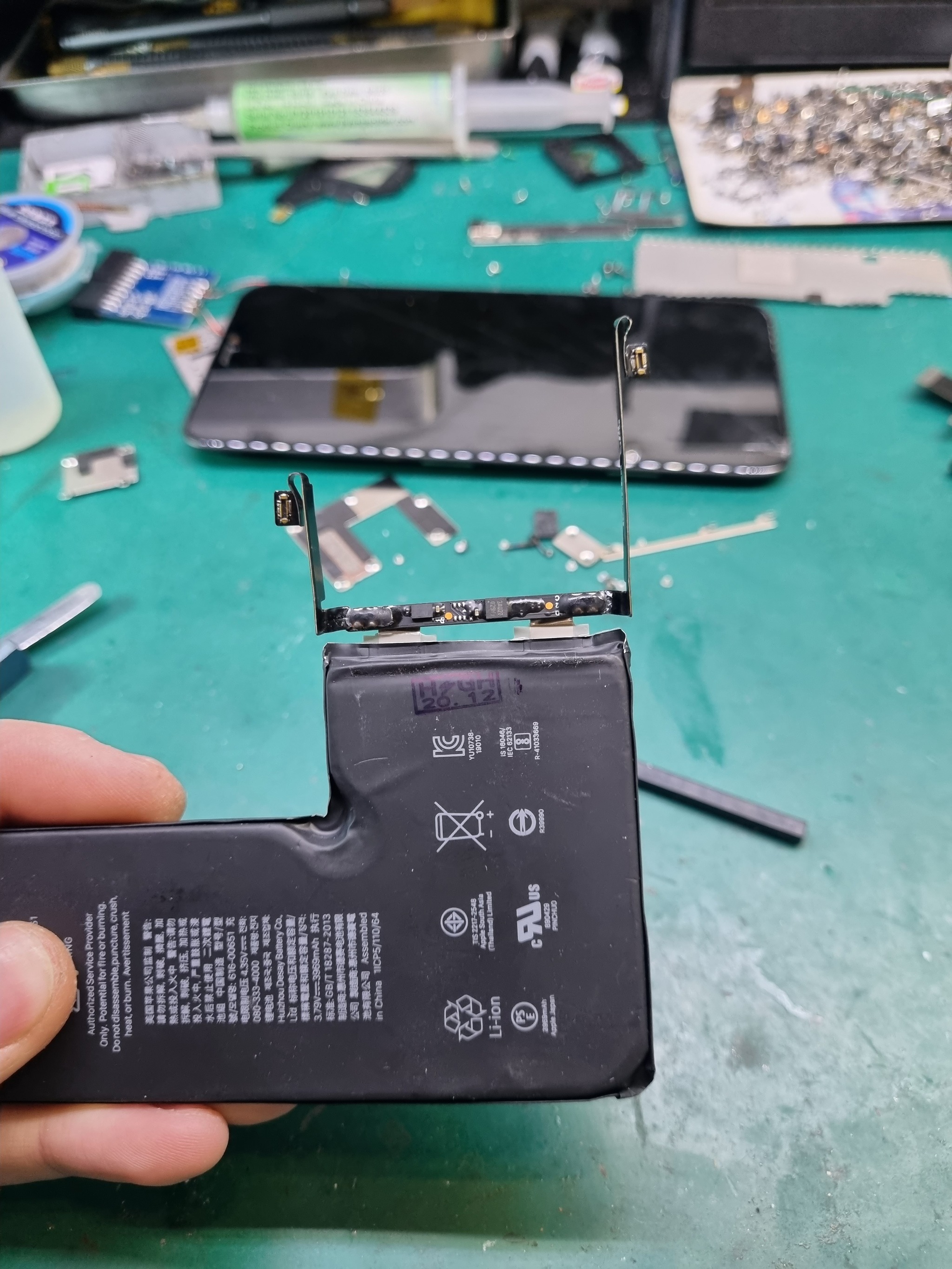 How to swell sharply for 70k. Iphone 11 pro MAX. Instruction. Or we installed a battery but the phone didn't work. Money from you - My, Moscow, Repair of equipment, Ремонт телефона, Apple, iPhone, iPhone 11, Alcohol, Clients, Recovery, Expensive-Rich, Mat, Longpost