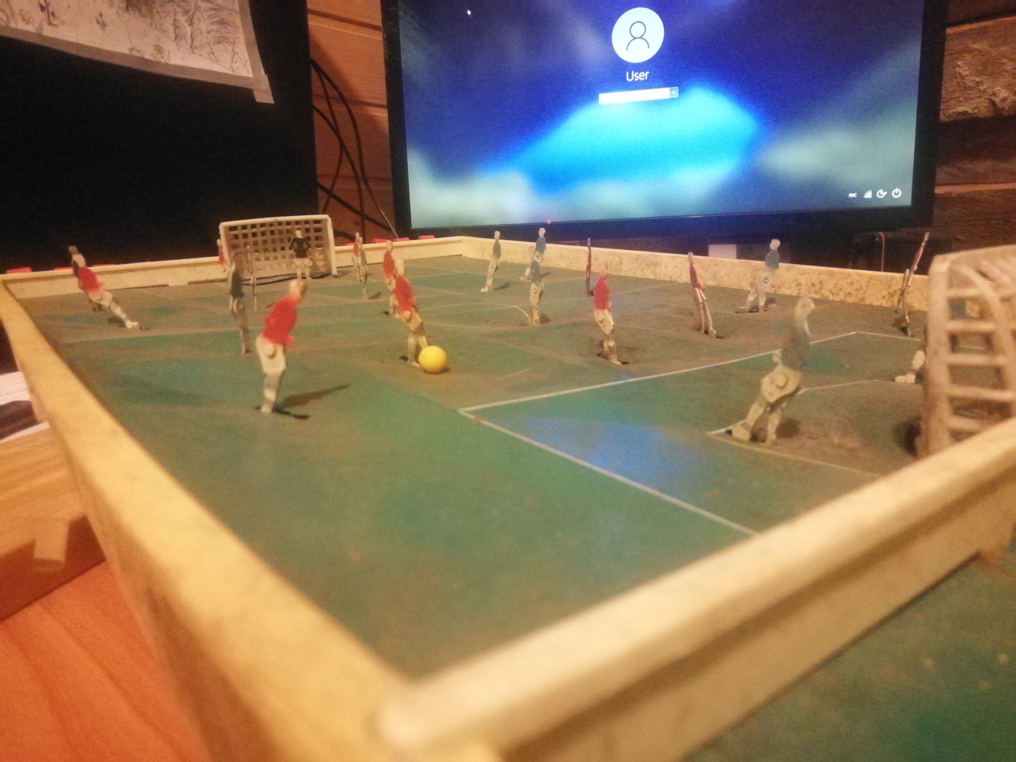 Due to the sanctions on the video game, I pulled out a Fifu 84 from the attic. No loot boxes and good fps. The best online crush of my youth - My, Table soccer, Without registration and SMS, Childhood memories, , Longpost, Design, Video