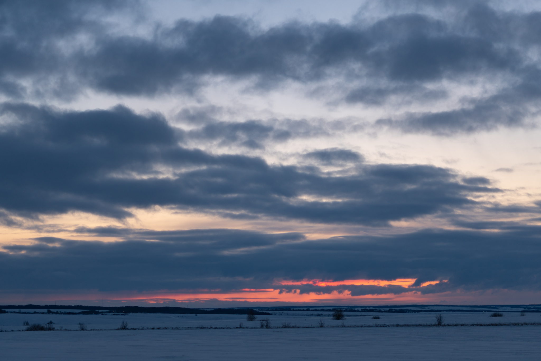 Waiting for the sun - My, Landscape, Morning, Chuvashia, 50mm, Sky, Bokeh, Field, dawn, Sunrises and sunsets, The sun