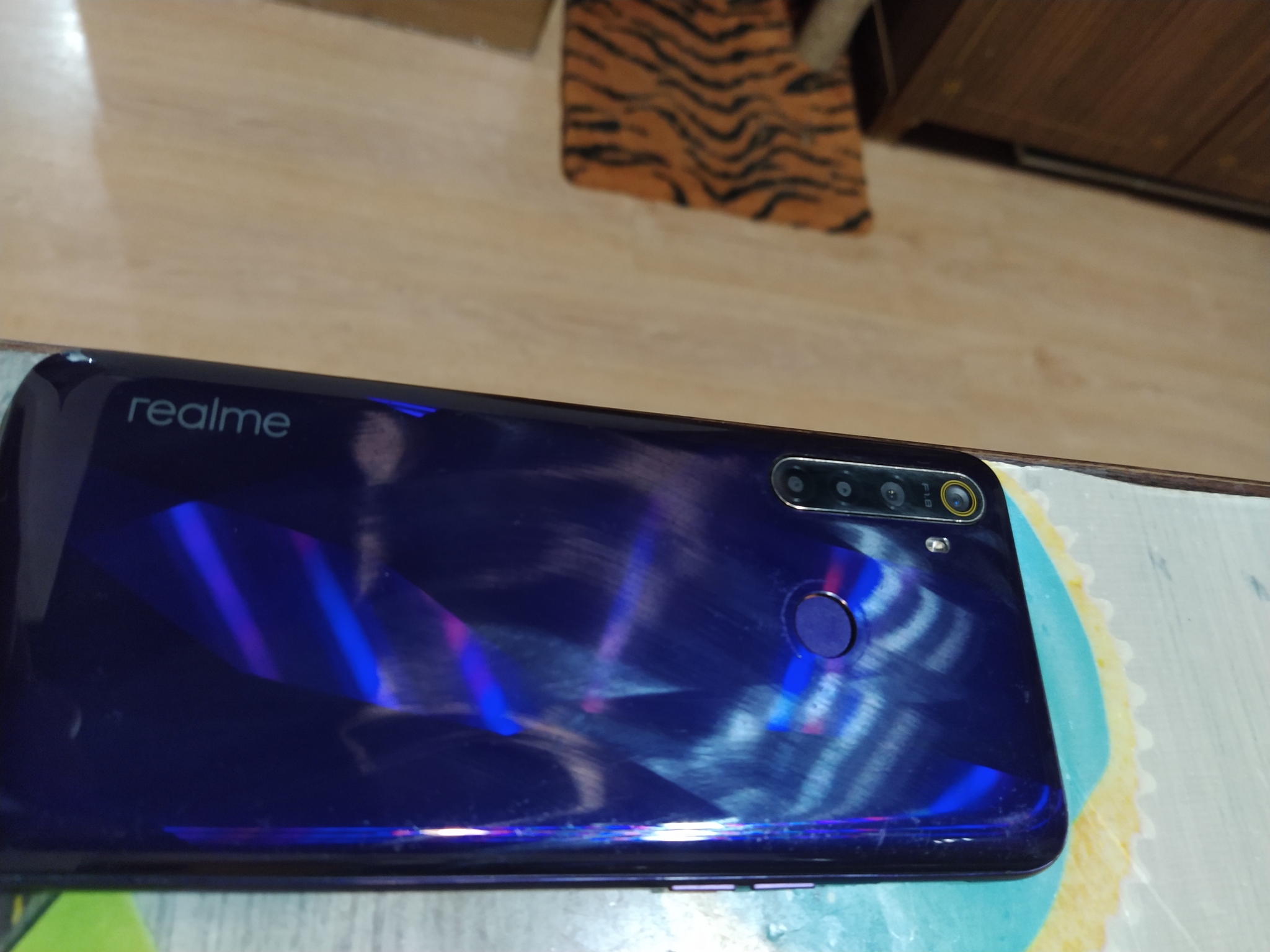 Уважаемые пикабушники мастера, нужна помощь с realme 5 pro | Пикабу