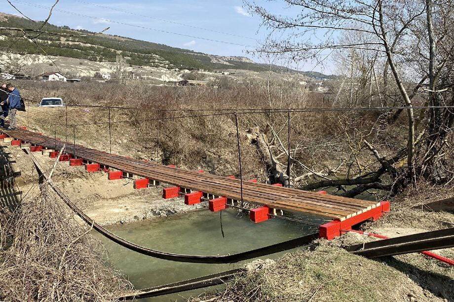 Entrepreneurs at their own expense built a suspension bridge in a village near Sevastopol - Bridge, Politics, Russia, news, Sevastopol