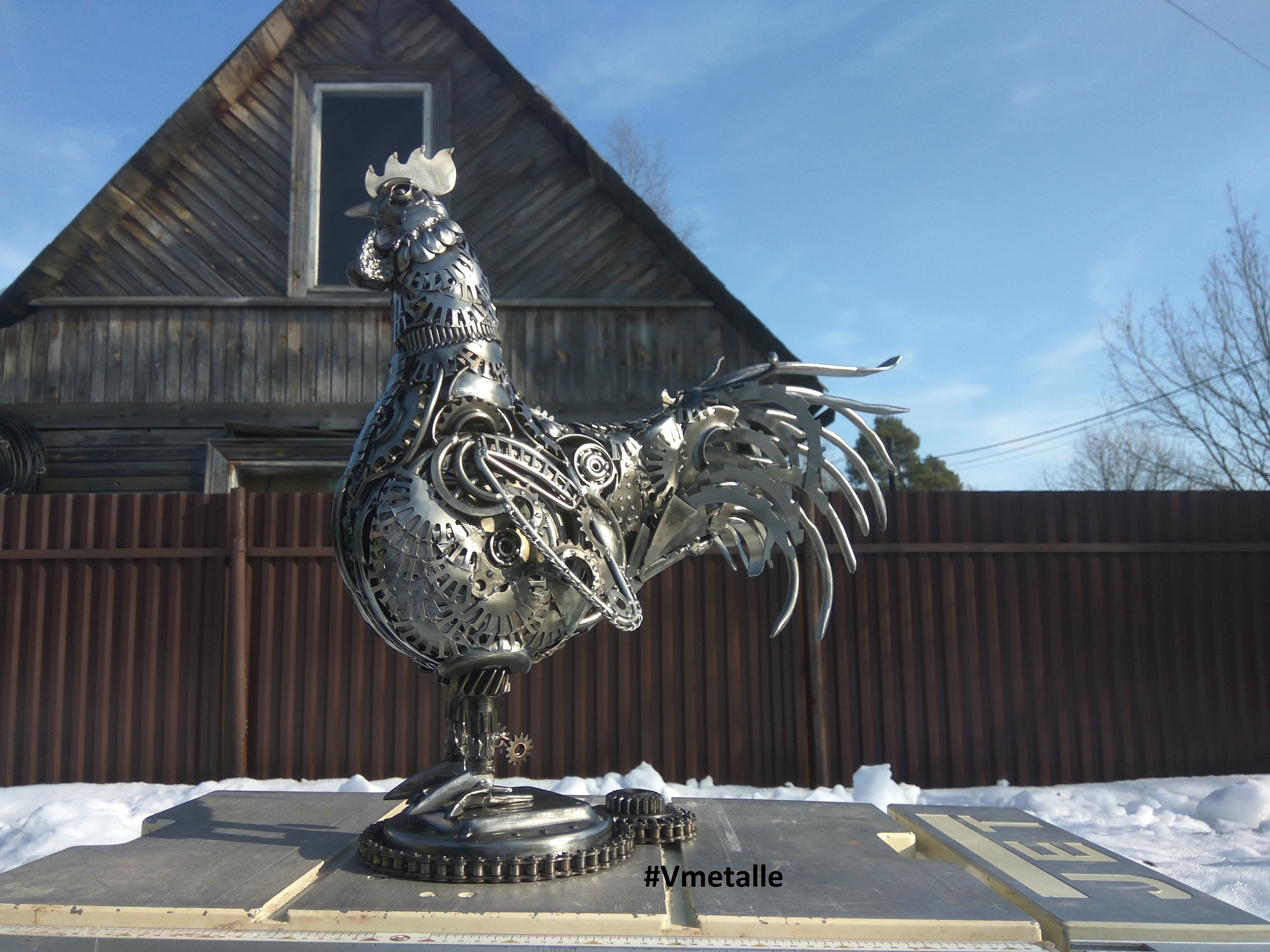 Rooster.Sculpture made of scrap metal and spare parts - , Longpost, Youtube, Video, Cock-a-doodle-doo, Fence, The sun, Village, Feathers, Wings, Birds, Mechanism, Gallery, Exhibition, Decor, Rooster, Creative, Creation, Resiklart, Welding, Needlework with process
