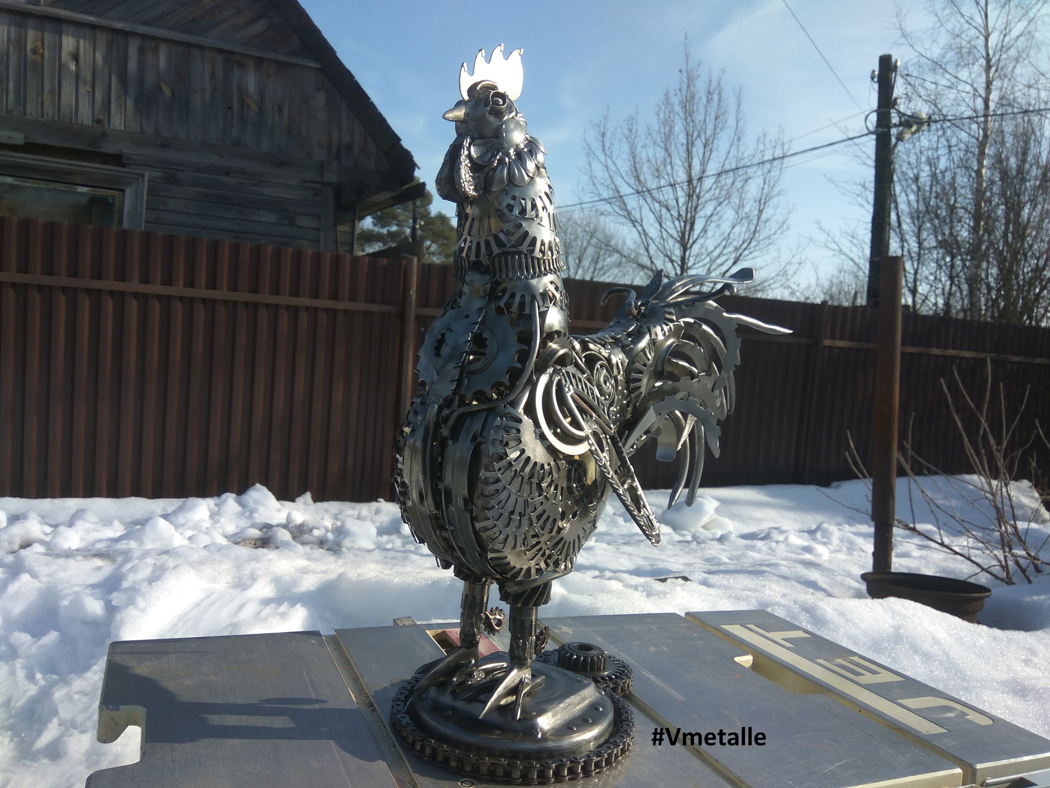 Rooster.Sculpture made of scrap metal and spare parts - , Longpost, Youtube, Video, Cock-a-doodle-doo, Fence, The sun, Village, Feathers, Wings, Birds, Mechanism, Gallery, Exhibition, Decor, Rooster, Creative, Creation, Resiklart, Welding, Needlework with process