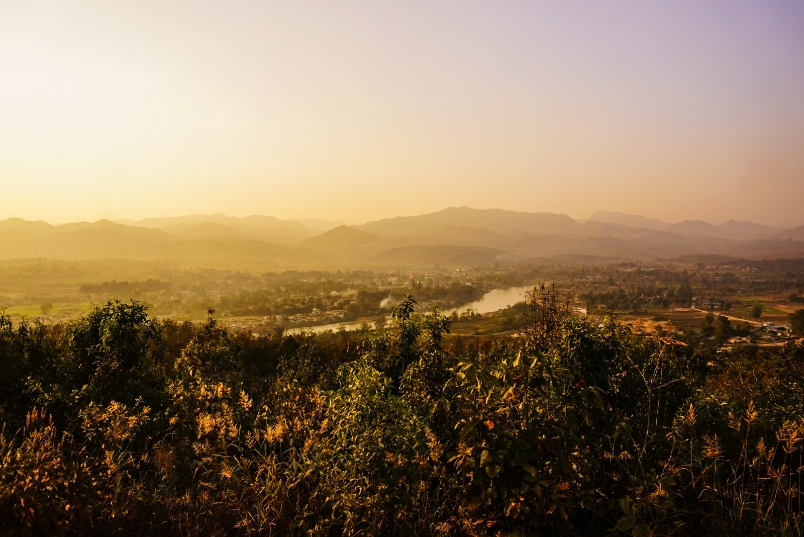 Golden Hour in Sipo (Hsipaw) - My, Myanmar, The photo, Landscape, beauty of nature, Sunrises and sunsets, Southeast Asia, Amateur photography, Sea, Beautiful view, 