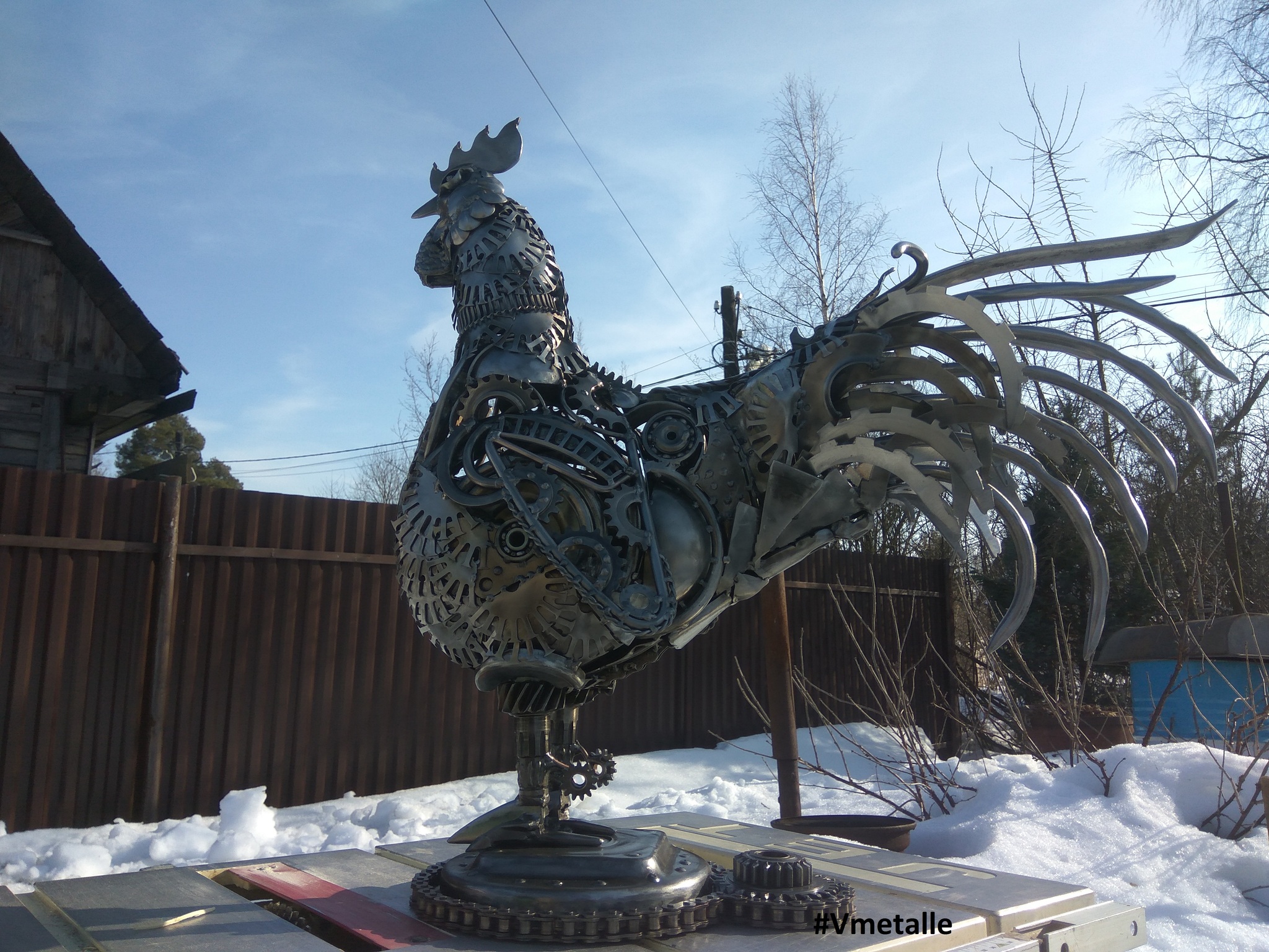 Rooster.Sculpture made of scrap metal and spare parts - , Longpost, Youtube, Video, Cock-a-doodle-doo, Fence, The sun, Village, Feathers, Wings, Birds, Mechanism, Gallery, Exhibition, Decor, Rooster, Creative, Creation, Resiklart, Welding, Needlework with process