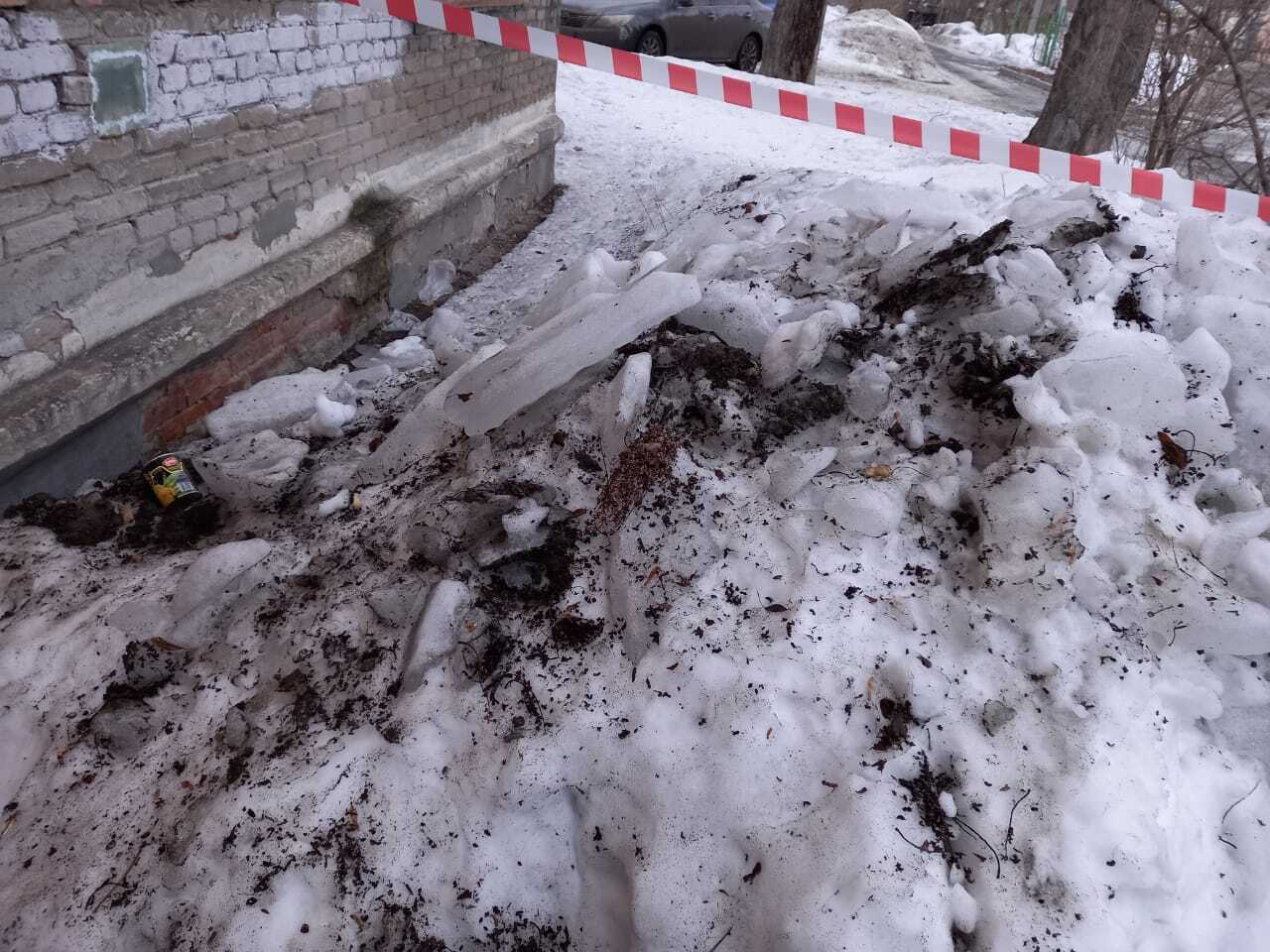 Investigators began checks after the fall of blocks of ice on two residents of Novosibirsk - Negative, Incident, news, Novosibirsk, Society, Russia, 