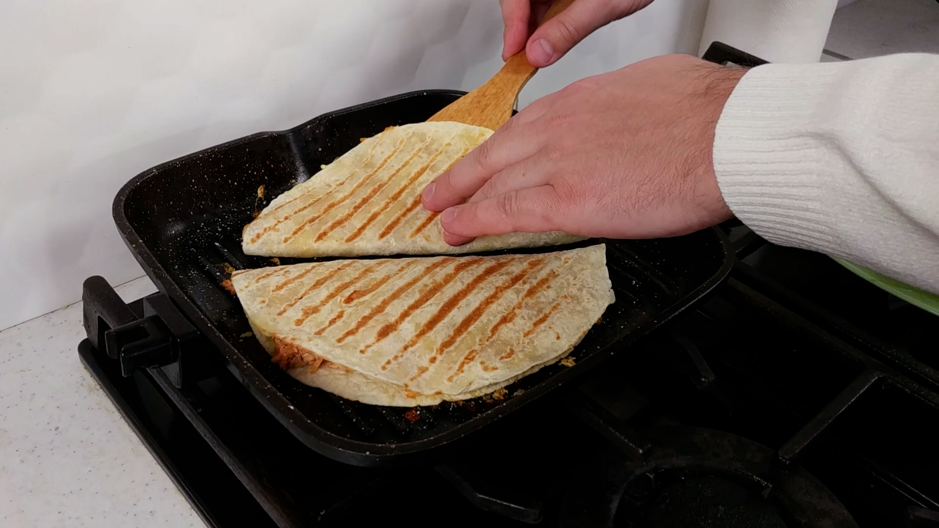 Quesadilla with chicken - My, Video recipe, Dinner, Preparation, Cooking, Yummy, Recipe, Meat, Snack, Video, Youtube, Longpost, Quesadilla, Food, 