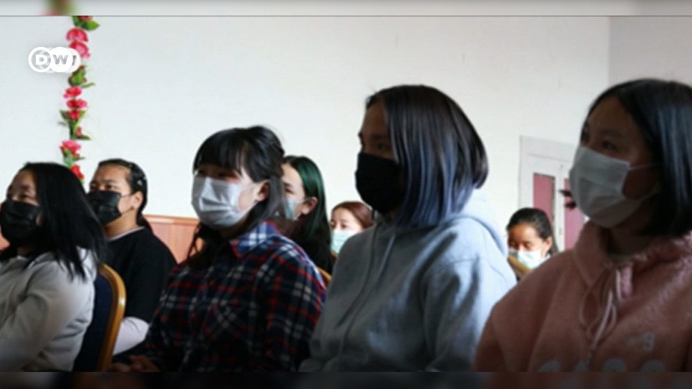 Mongolia: Educators Try to Abolish Virginity Tests - Mongolia, School, Teenagers, Virginity, 