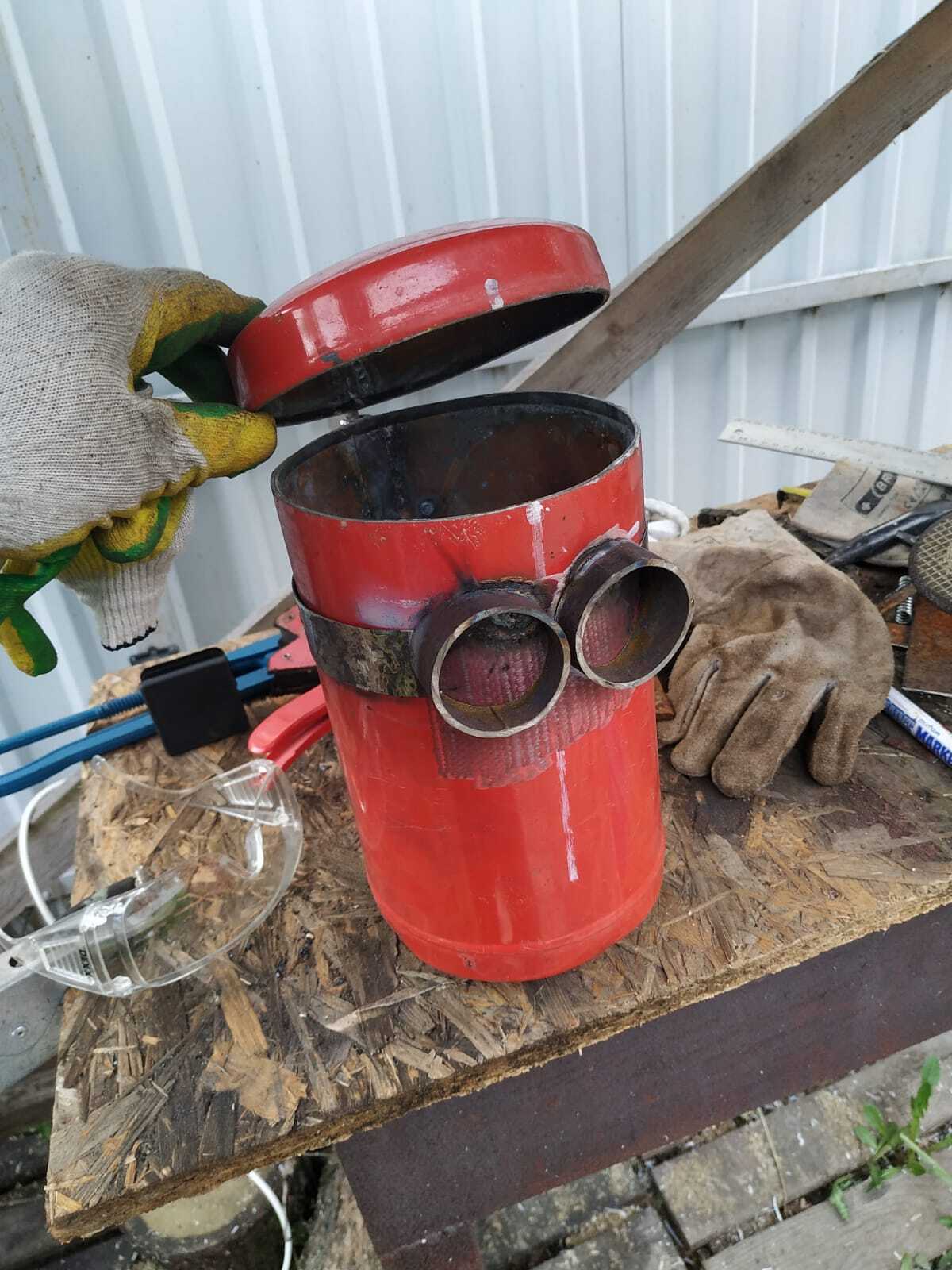 Minion on guard! Just an urn, it's boring - My, With your own hands, Rukozhop, Metalworking, Buckethead, Urn, Minions, Bin, Longpost, Needlework with process, Metal products, Scrap metal, Fire extinguisher