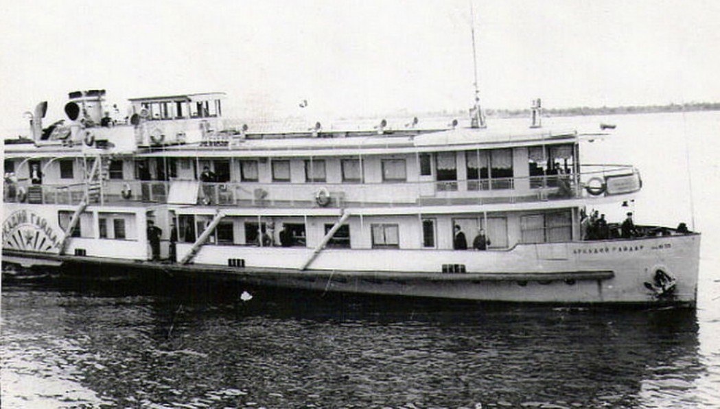 River transport, photo (part 7) - My, The photo, River, Transport, The pier, Black and white photo, Retro, Kama River, Naberezhnye Chelny, the USSR, Longpost