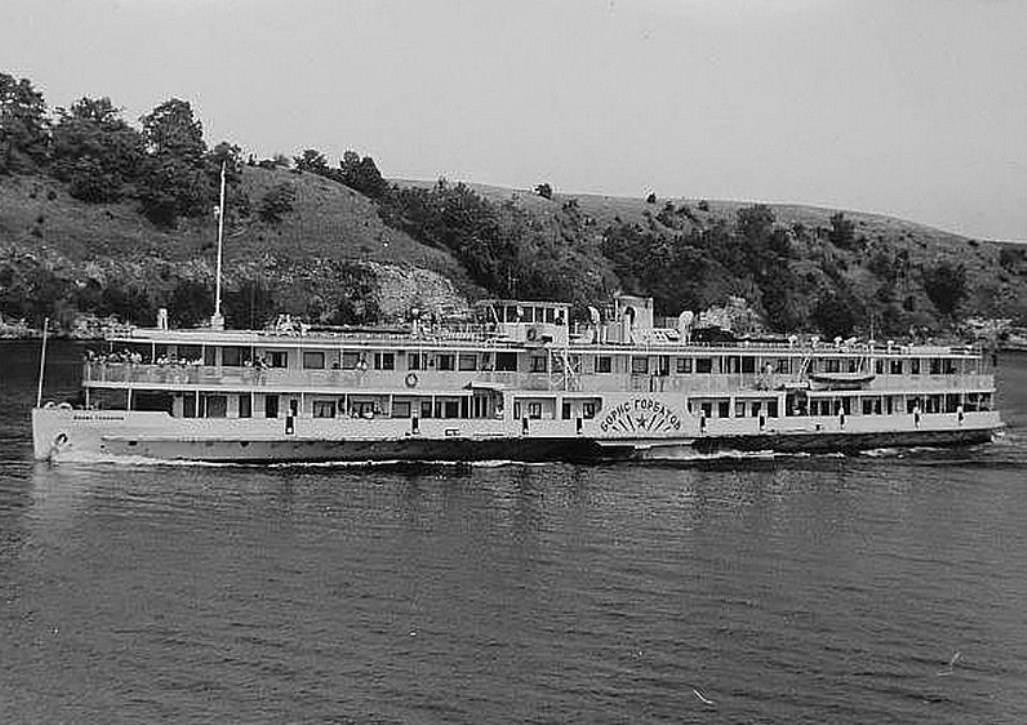 River transport, photo (part 7) - My, The photo, River, Transport, The pier, Black and white photo, Retro, Kama River, Naberezhnye Chelny, the USSR, Longpost