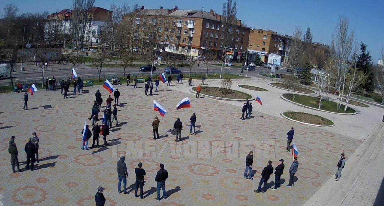 В городе Новая Каховка Херсонской области состоялся небольшой пророссийский  митинг | Пикабу