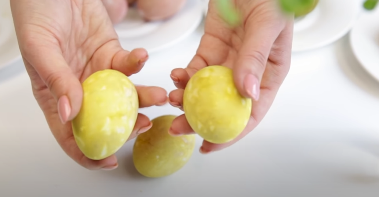 5 Ideas how to ORIGINALLY DYE EGGS for EASTER WITHOUT CHEMICALS AND DYES - My, Recipe, Cooking, Easter, Easter eggs, Eggs, Video, Youtube, Longpost