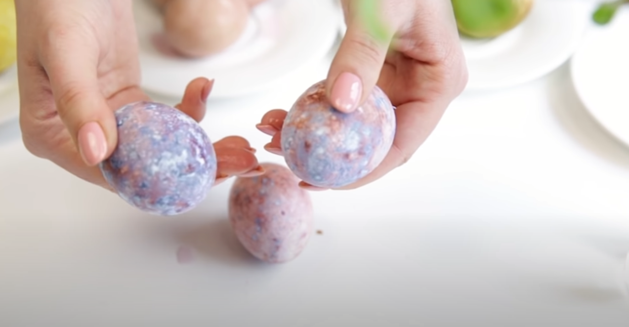 5 Ideas how to ORIGINALLY DYE EGGS for EASTER WITHOUT CHEMICALS AND DYES - My, Recipe, Cooking, Easter, Easter eggs, Eggs, Video, Youtube, Longpost