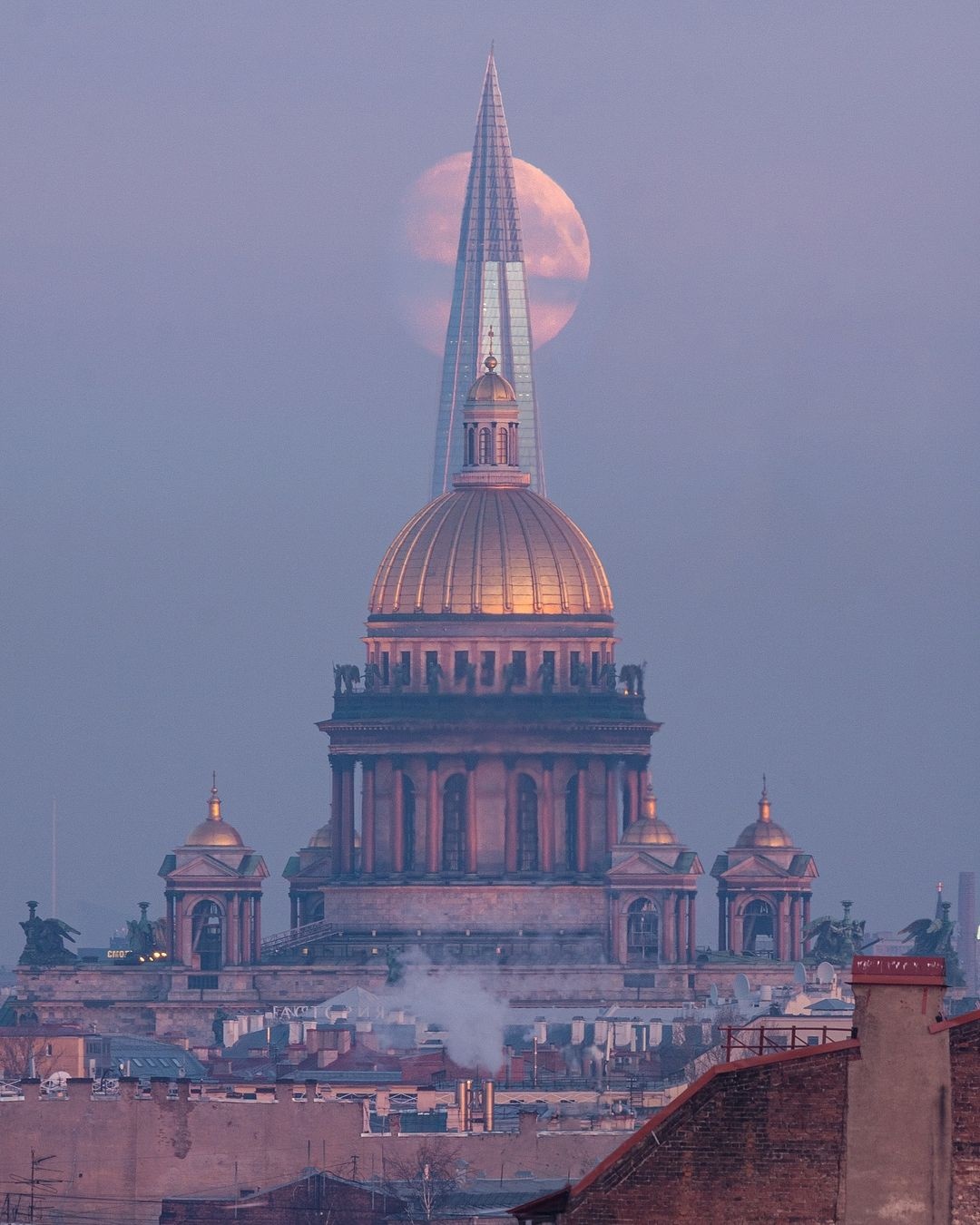 Исаакиевский собор и Лахта центр - Фотография, Санкт-Петербург, Исаакиевский собор, Лахта-Центр, Луна