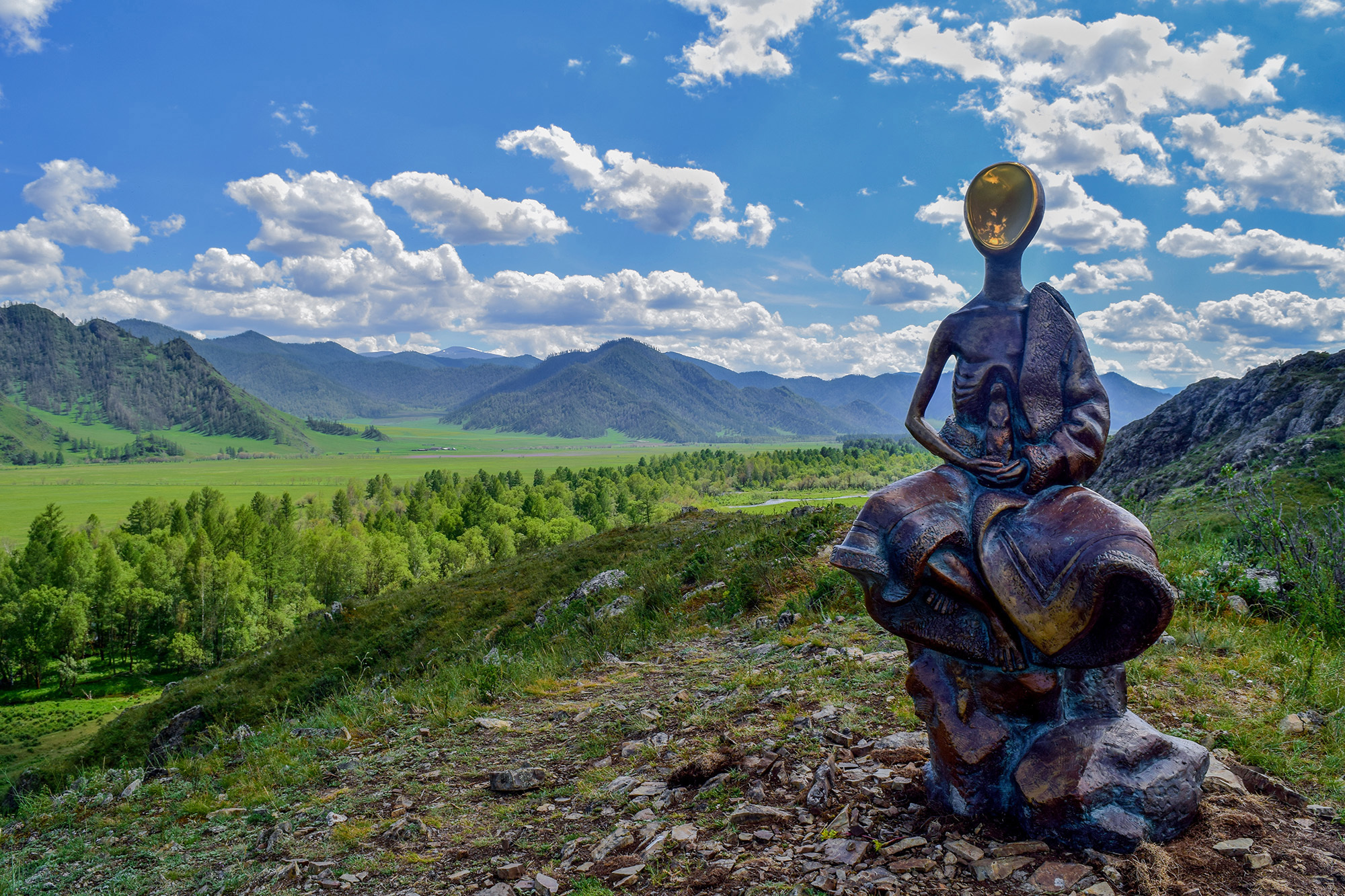Памятник суслику в Республике Алтай