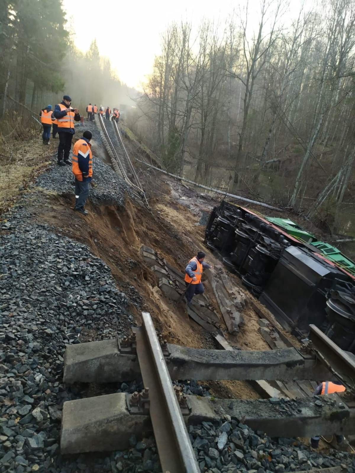 Diesel locomotive fell - Russian Railways, Locomotive, The fall, Longpost, Crash